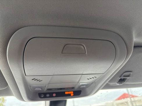 Used 2018 GMC Terrain SLE w/ Driver Convenience Package image 15