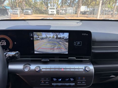 Used 2025 Hyundai Kona SEL image 17