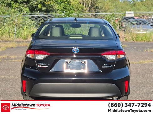 Used 2024 Toyota Corolla LE AWD/4WD image 4