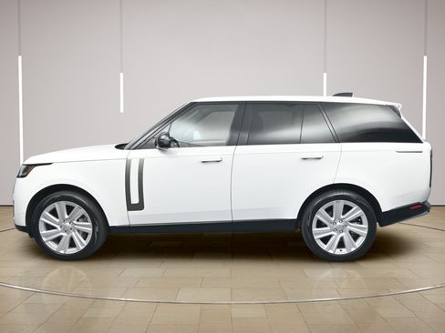 Used 2023 Land Rover Range Rover SE AWD/4WD image 2