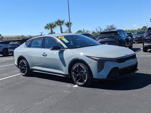Certified 2025 Kia K4 GT-Line image 2