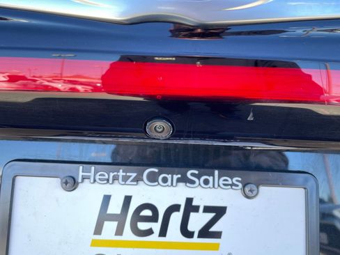 Used 2023 Chrysler Pacifica Touring-L image 23