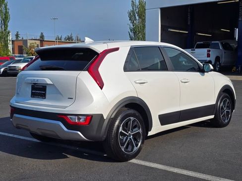 Certified 2026 Kia Niro LX FWD image 6