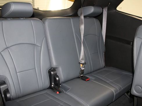 Used 2024 Buick Enclave Premium image 33