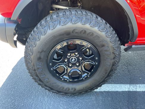 Used 2023 Ford Bronco Wildtrak image 12