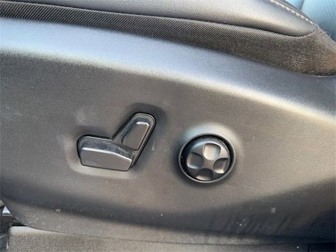 Used 2025 Chrysler Pacifica Select image 7