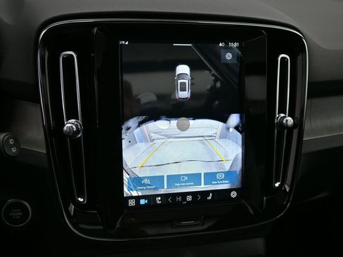 New 2025 Volvo XC40 B5 Core w/ Climate Package image 13