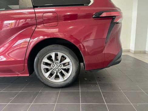 Used 2021 Toyota Sienna LE FWD image 9