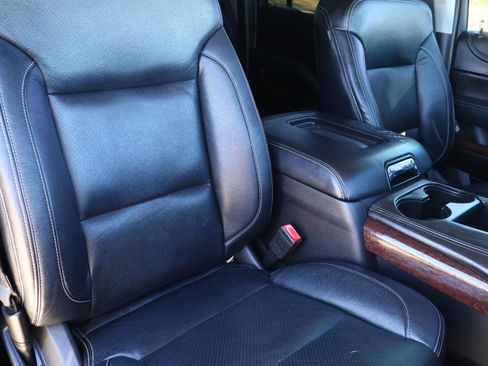 Used 2019 GMC Yukon XL SLE w/ Convenience Package image 14