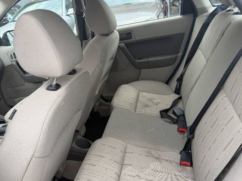 Used 2010 Ford Focus SE FWD image 8