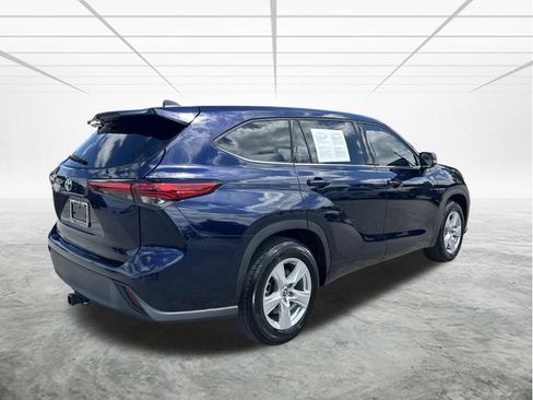 Used 2022 Toyota Highlander L FWD image 4