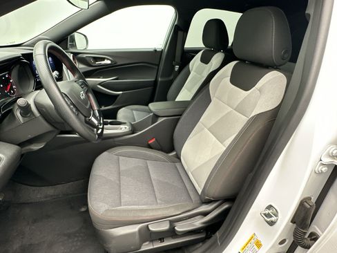 Certified 2024 Chevrolet Trax RS w/ Driver Confidence Package FWD image 5