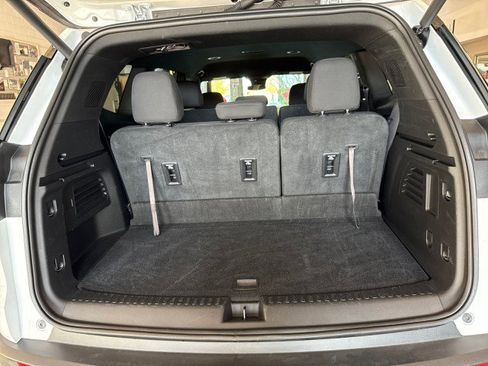 Used 2025 GMC Acadia Elevation image 25