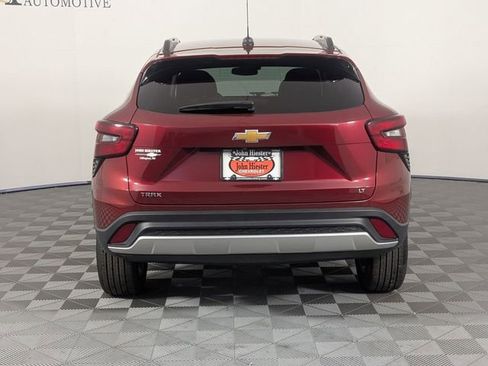 Used 2025 Chevrolet Trax LT w/ LT Convenience Package FWD image 6