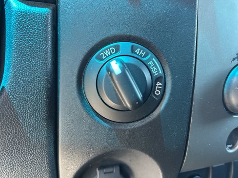Used 2011 Nissan Titan SV AWD/4WD image 17