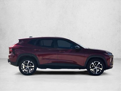 Used 2025 Chevrolet Trax RS w/ Sunroof Package FWD image 4