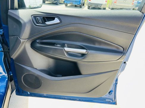 Used 2019 Ford Escape Titanium FWD image 28