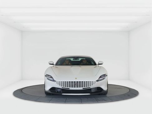 Used 2024 Ferrari Roma Spider image 8