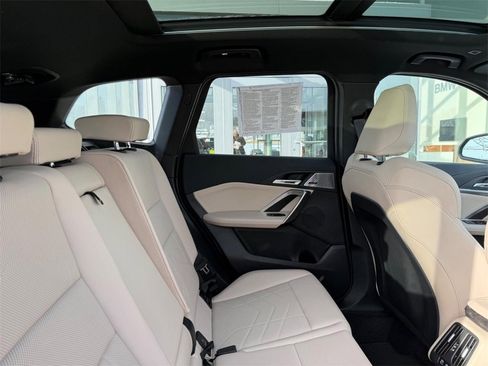 Used 2025 BMW X1 xDrive28i w/ Premium Package image 9