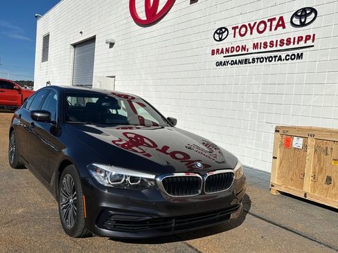 Used 2019 BMW 540i w/ Convenience Package image 3