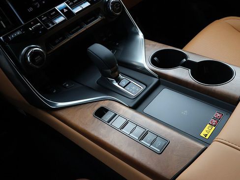 New 2026 Lexus LX 700h Luxury w/ Appearance Package AWD/4WD image 28