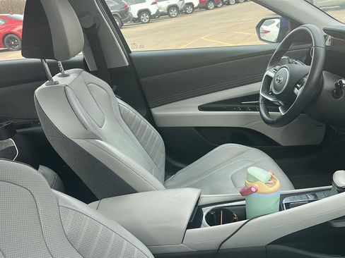 Used 2023 Hyundai Elantra Limited image 2