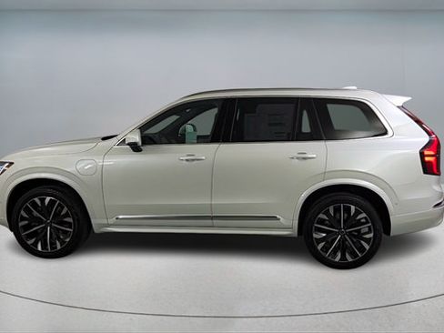 New 2026 Volvo XC90 T8 Plus w/ Protection Package Premier AWD/4WD image 4