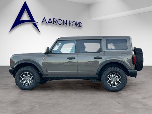 New 2025 Ford Bronco Badlands image 2