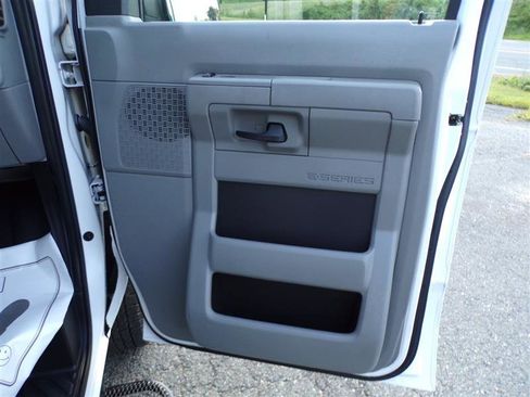 Used 2014 Ford E-250 and Econoline 250 Extended w/ Power Group image 20