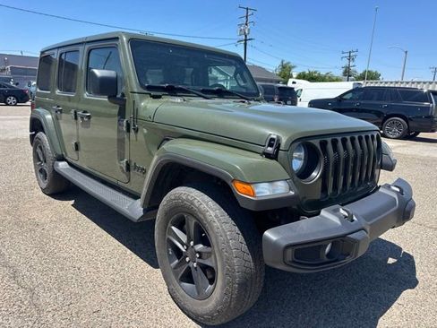 Used 2022 Jeep Wrangler Unlimited Sahara AWD/4WD image 3