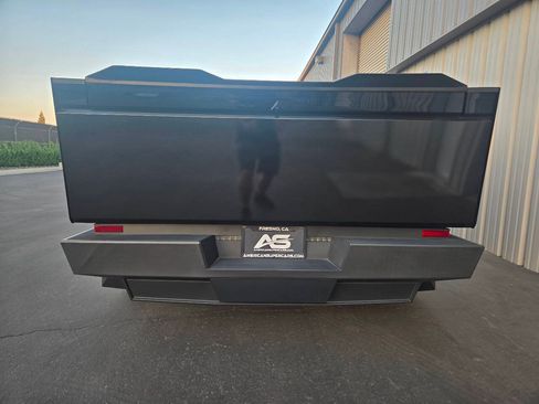 Used 2024 Tesla Cybertruck AWD Crew Cab image 8