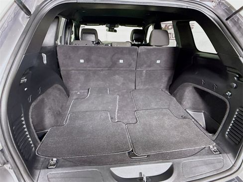 Used 2021 Jeep Grand Cherokee Laredo image 27