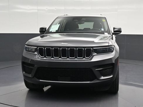 Used 2023 Jeep Grand Cherokee Laredo RWD image 6