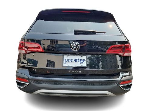 Certified 2022 Volkswagen Taos SE w/ Panoramic Sunroof Package image 5