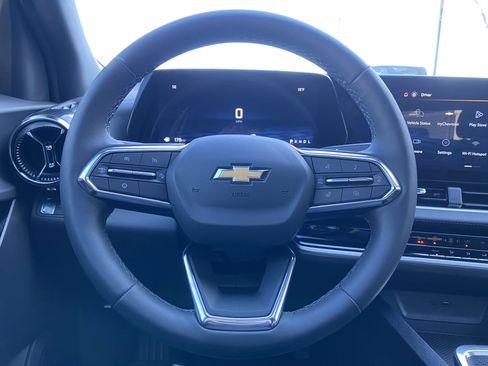 Used 2026 Chevrolet Equinox LT image 18