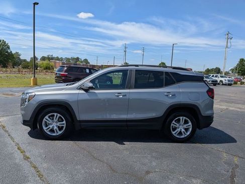 Used 2023 GMC Terrain SLE w/ Driver Convenience Package FWD image 6