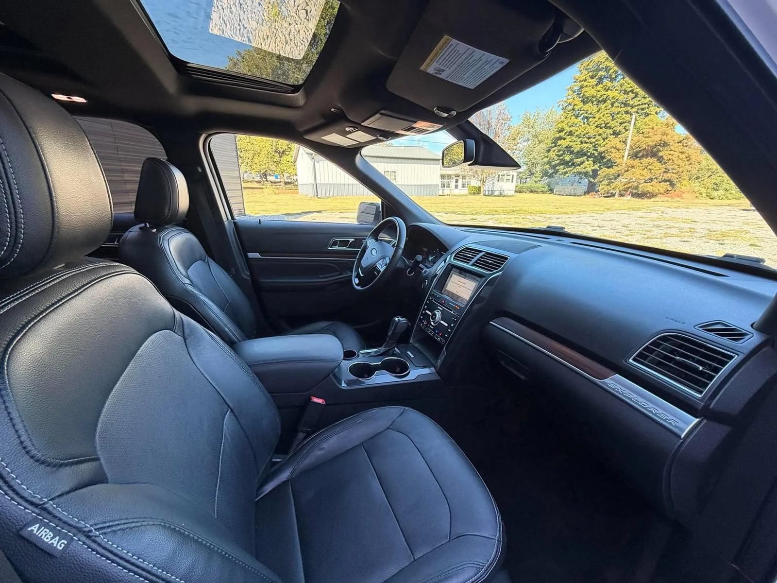 Used 2018 Ford Explorer Limited w/ Equipment Group 301A FWD image 10