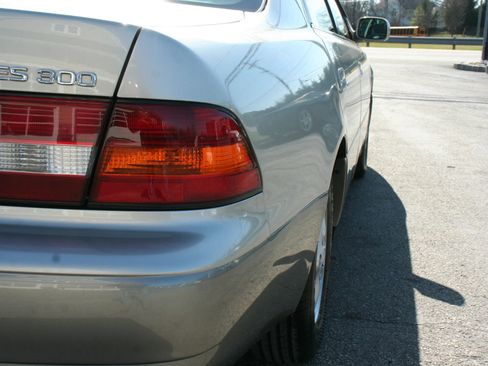 Used 1999 Lexus ES 330 ES 300 Sedan 4D image 26