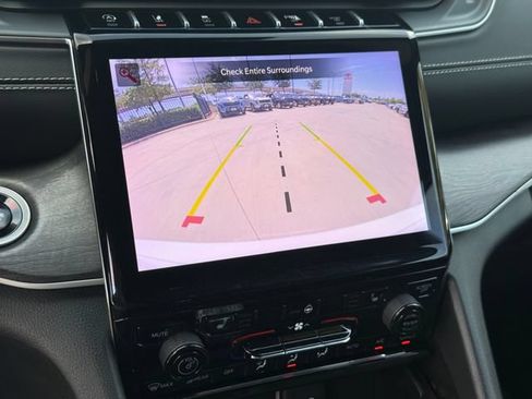 Used 2024 Jeep Grand Cherokee Limited RWD image 18