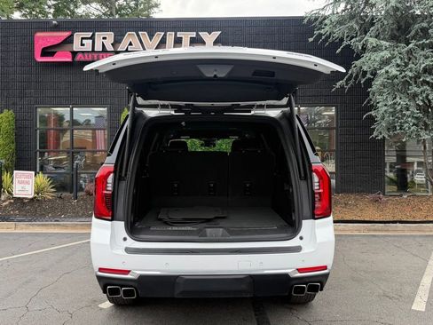 Used 2025 GMC Yukon XL Denali RWD image 18