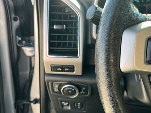 Used 2020 Ford F150 Lariat w/ Equipment Group 502A Luxury AWD/4WD image 8