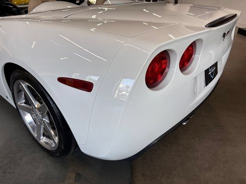 Used 2006 Chevrolet Corvette Coupe w/ Preferred Equipment Group RWD image 27