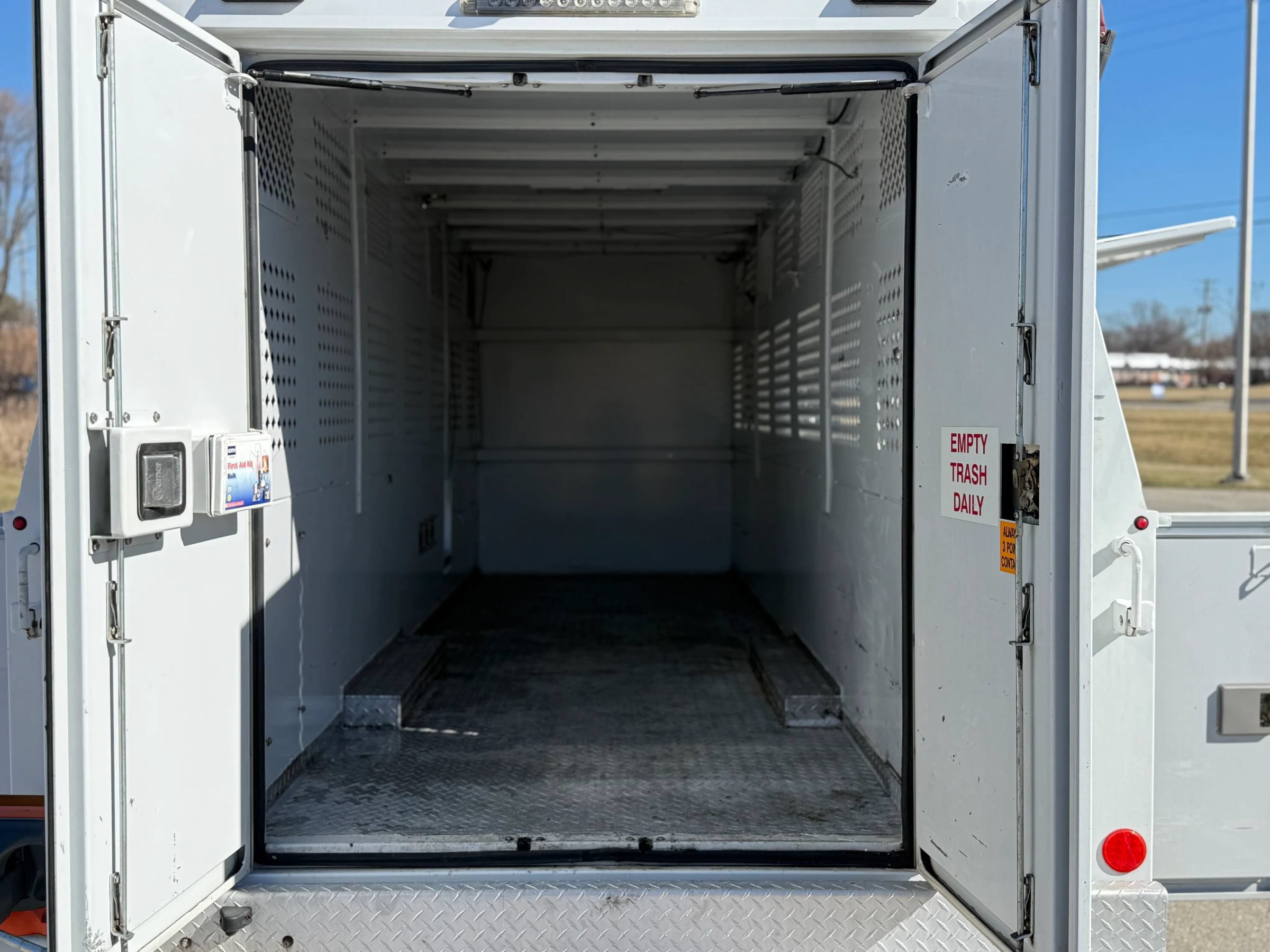 Used 2019 Freightliner Sprinter 3500 w/ Premium Package RWD image 15