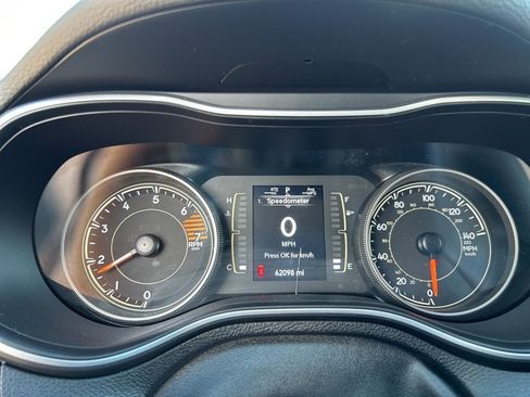 Used 2019 Jeep Cherokee Latitude Plus w/ Comfort/Convenience Group image 23