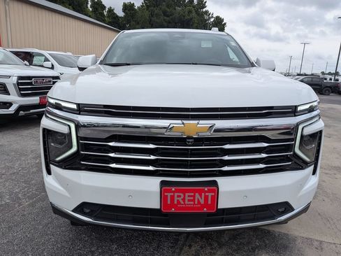 Used 2025 Chevrolet Suburban LT w/ Comfort Package AWD/4WD image 6