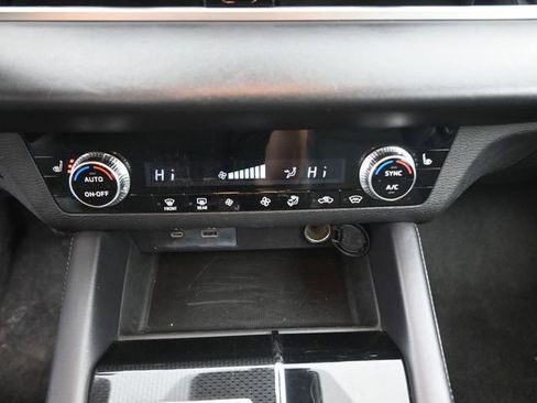 Used 2023 Mitsubishi Outlander SE image 3