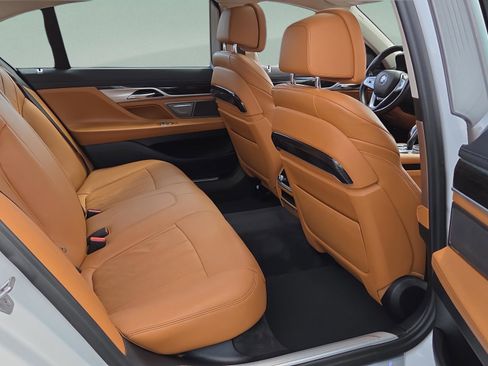 Used 2020 BMW 745e xDrive image 28