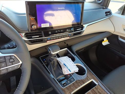 New 2026 Toyota Sienna Platinum AWD/4WD image 17