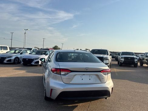 Used 2025 Toyota Corolla LE FWD image 16