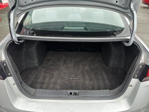 Used 2021 Nissan Versa SV image 5